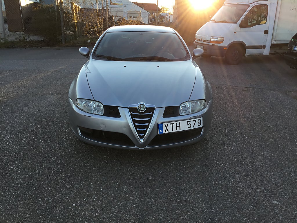 Alfa Romeo GT 2.0 JTS Selespeed Distinctive 165hk NYTt BES