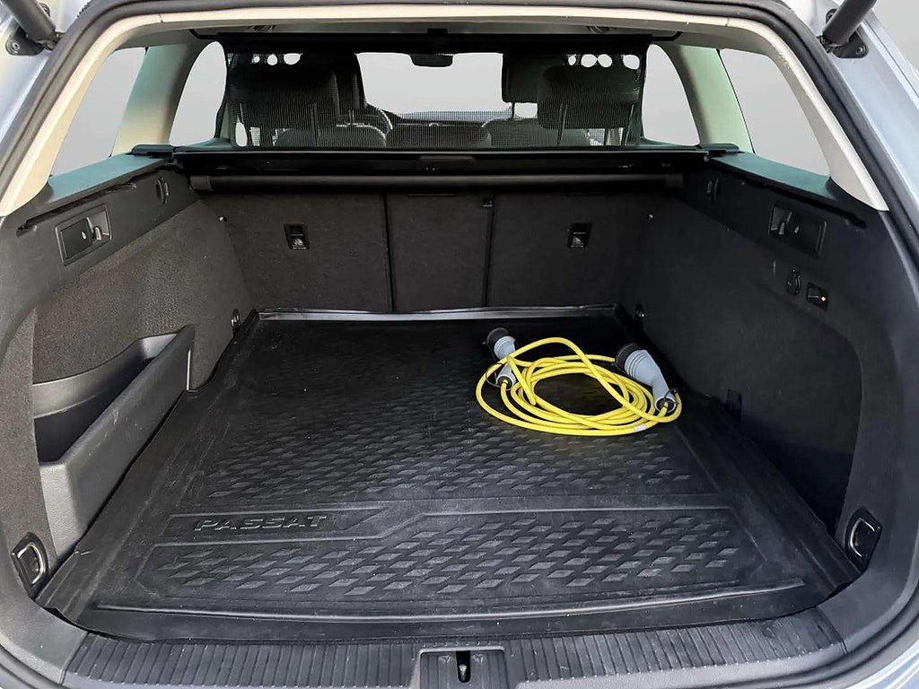 Volkswagen Passat Variant GTE 1.4 TSI ACT Nybesiktigad Kamrem bytt - miniatyr 16