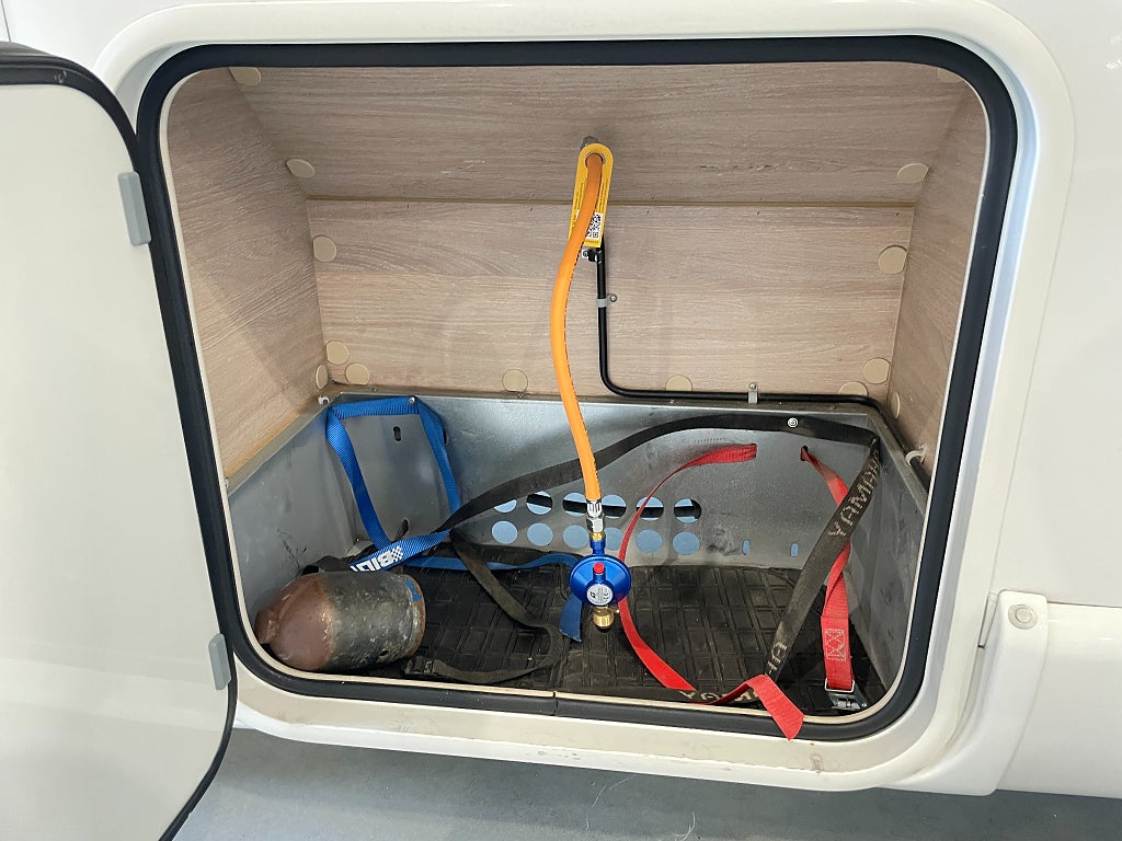 Rapido 655 F / Automat / B-körkort / Solcell / Garage / El-patron / - Rapido