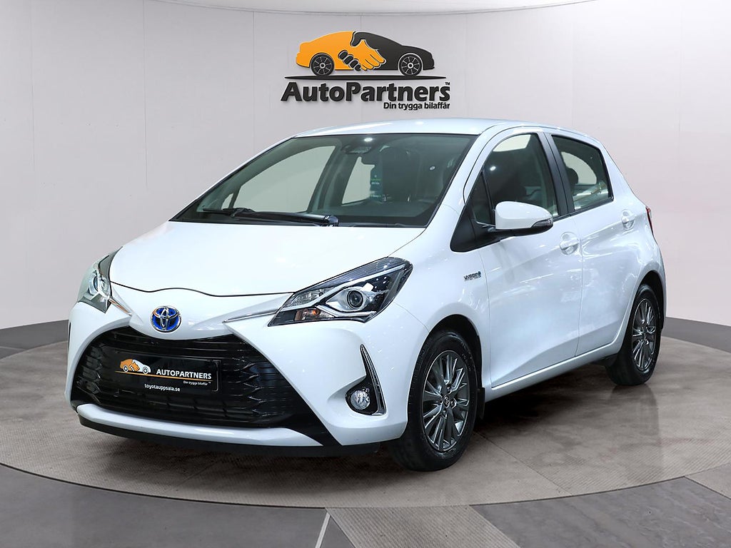Toyota Yaris Hybrid e-CVT Kamera TOPPSKICK 0% RÄNTA Värmare V.hjul