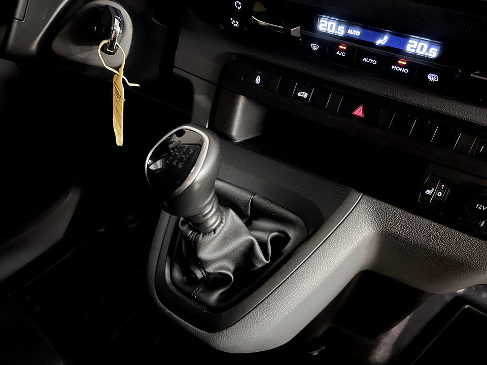 Bild på Peugeot Expert PRO+ 2.0 BHDi 145hk L3 B-KAMERA DRAG