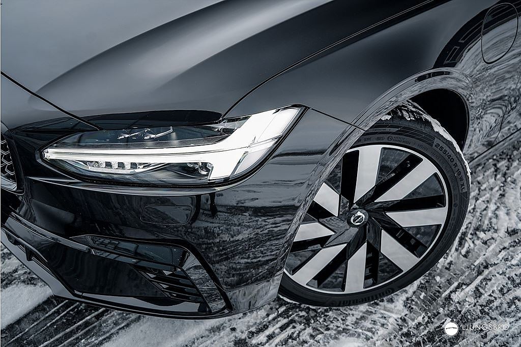 Volvo V90 Recharge T6 AWD Plus Dark