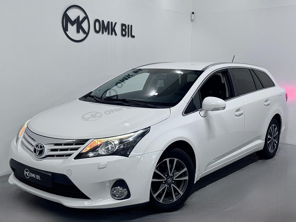 Toyota Avensis Kombi 2.0/Fullservad hos Toyota