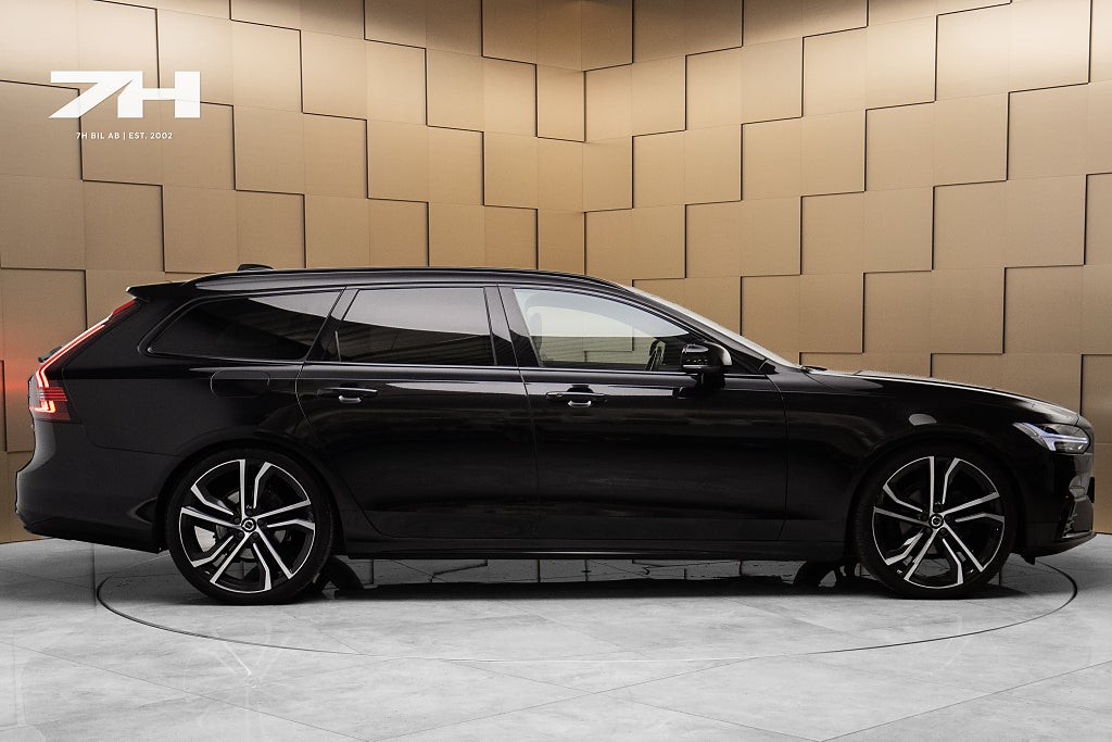 Volvo V90 D4 AWD R-Design / B&W / 360° / Pano / HuD / Drag