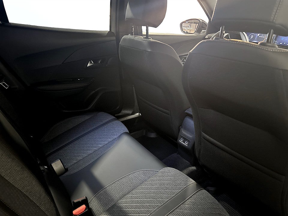 Bild på Peugeot 2008 Allure 1.2 PT 130hk CARPLAY P-SENSORER