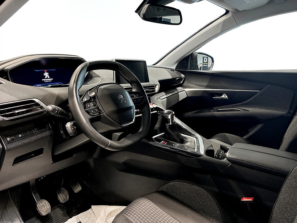 Bild på Peugeot 3008 Active Pack 1.2 PT 130hk B-KAMERA BACKSENSORER