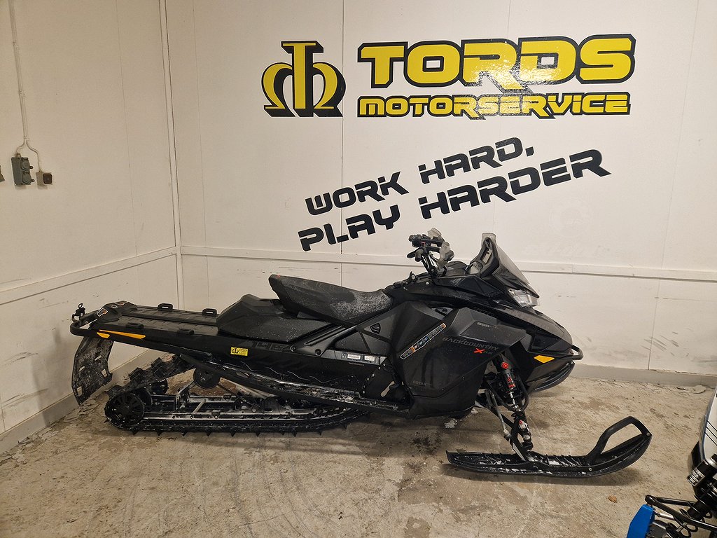 Ski-Doo Backcountry XRS 850 146" 