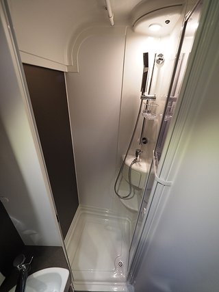 Husbil-halvintegrerad Adria Coral S 670 SLT 18 av 20