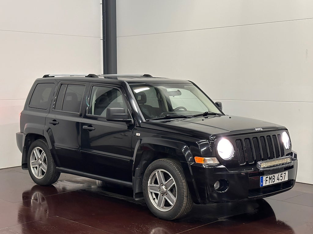 Jeep Patriot 2.4 4WD CVT 170HK LIMITED DRAG LED-RAMP KAMKEDJA FARTHÅ