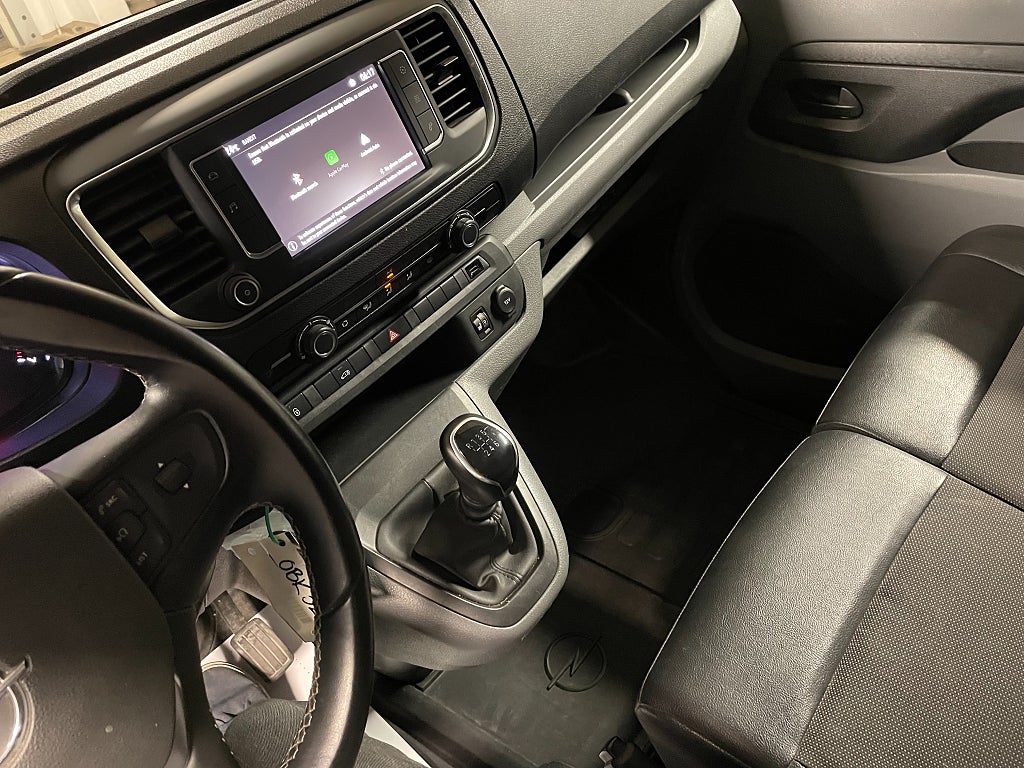 Bild på Opel Vivaro Business L2 BlueHDi 120hk - Drag & Webasto