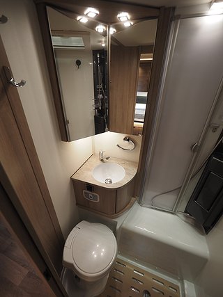 Husbil-halvintegrerad Kabe Travel Master Royal 780 LB 19 av 25