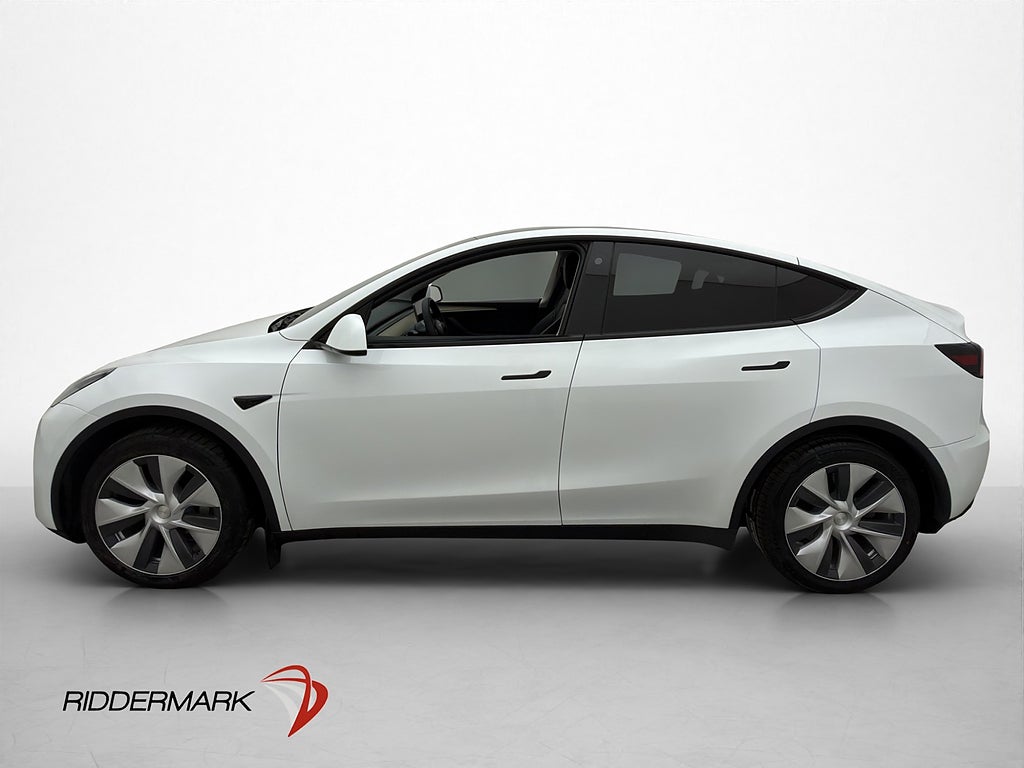 Tesla Model Y Standard Range Värmepump Pano Drag Svensksåld