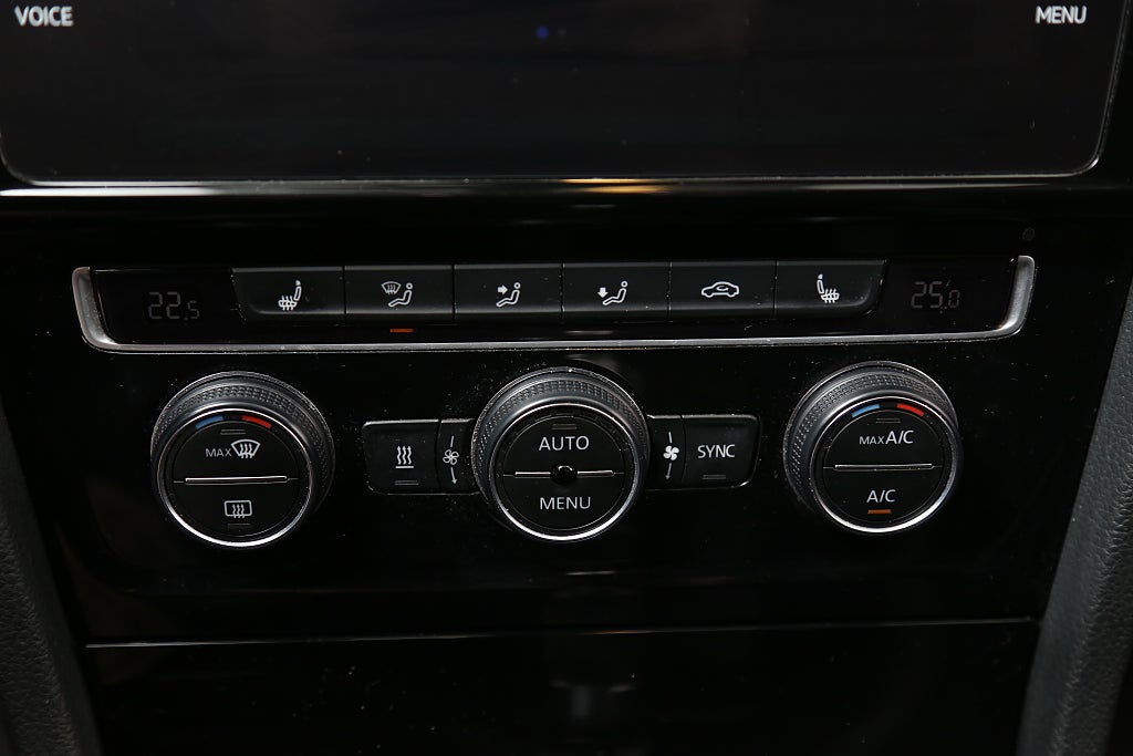 Volkswagen Golf 1,5 TSI R-Line DSG Sportscombi Cockpit Värmare Drag 2019