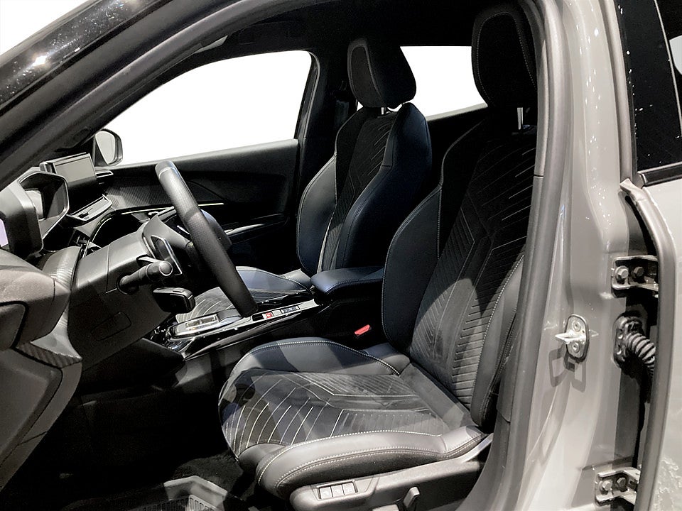 Bild på Peugeot 2008 GT 1.2 PT 130hk Aut - PL 24 månader/2000 mil