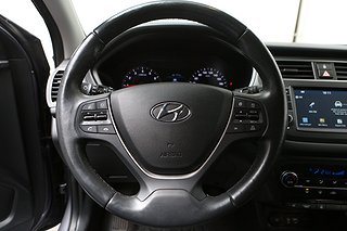 Halvkombi Hyundai i20 10 av 16