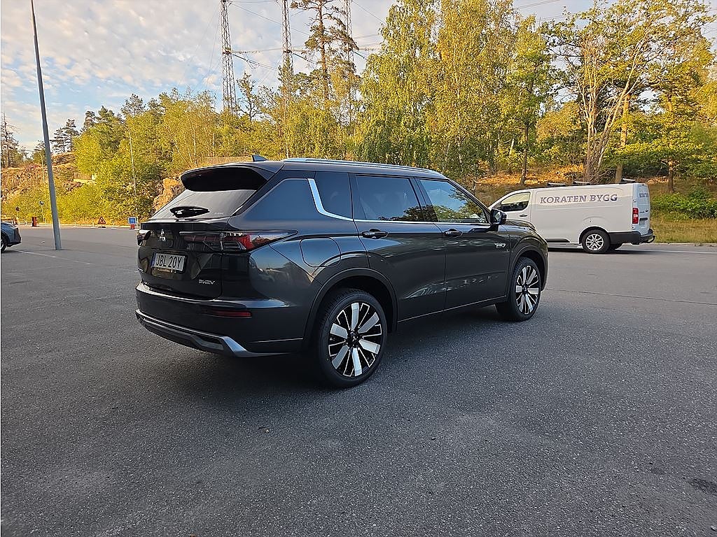 Bild på Mitsubishi Outlander Instyle+ Plug-In Hybrid 4WD - DEMO