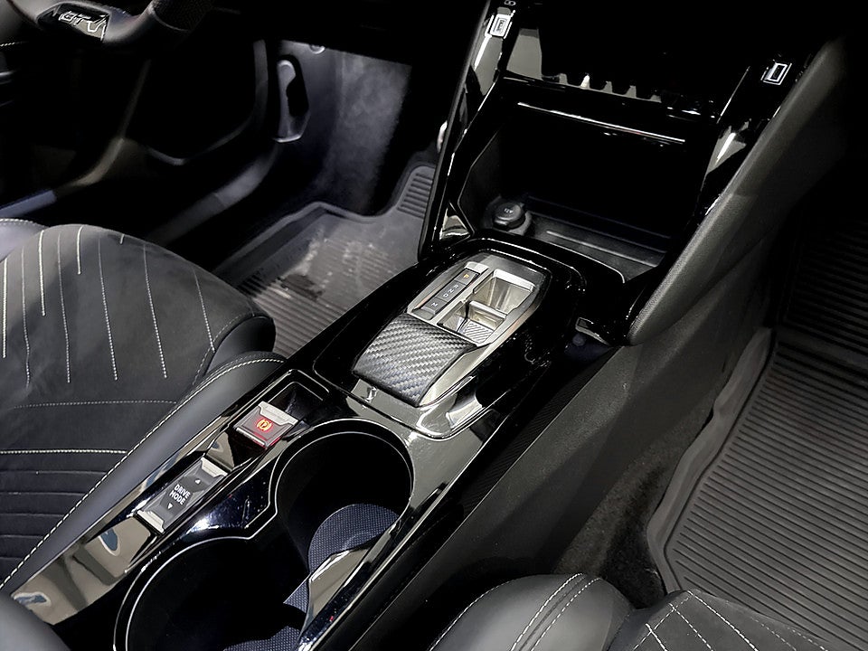 Bild på Peugeot 2008 GT 1.2 PT 130hk Aut - ELSTOL,B-KAMERA,CARPLAY