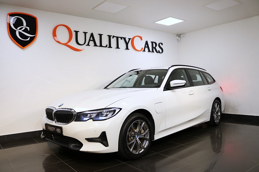 BMW 330e xDrive Touring / Dragkrok/ M-Sport ratt/Carplay/Momsbil