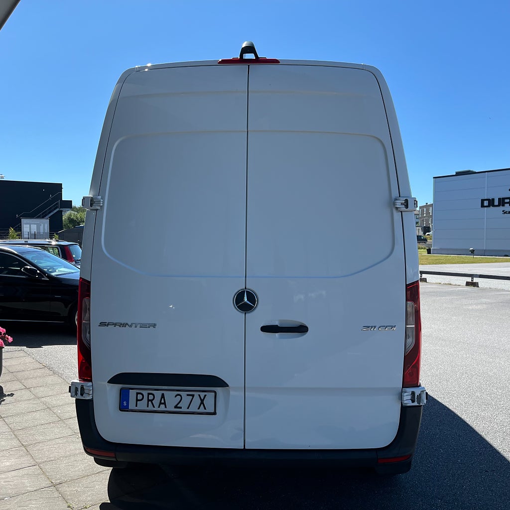 Mercedes-Benz Sprinter 211 CDI FWD Panel Van Carplay Värmare Backkamera