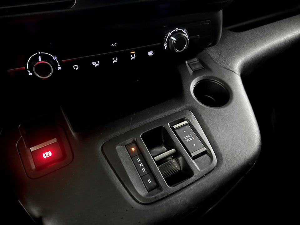 Bild på Peugeot e-Partner PRO+ 50kWh 136hk Aut L2 P-SENSORER NAVI