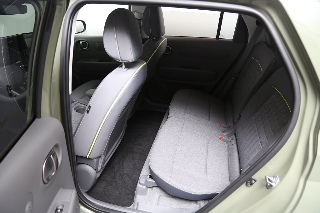 Hyundai Inster Cross Long Range 49kWh  | Moms | Låga mil fd. demobil 2025