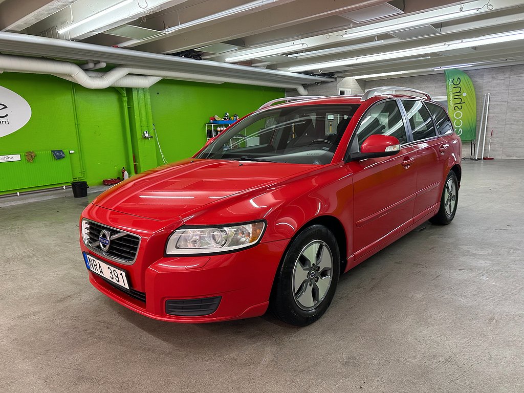 Volvo V50 D2 CLASSIC DRAG D-VÄRMARE FULLSERVAD PÅ BILIA 