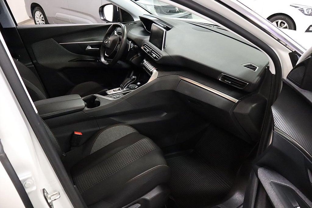 Bild på Peugeot 3008 Active 1.2 PT 130hk Aut - DRAG , CARPLAY