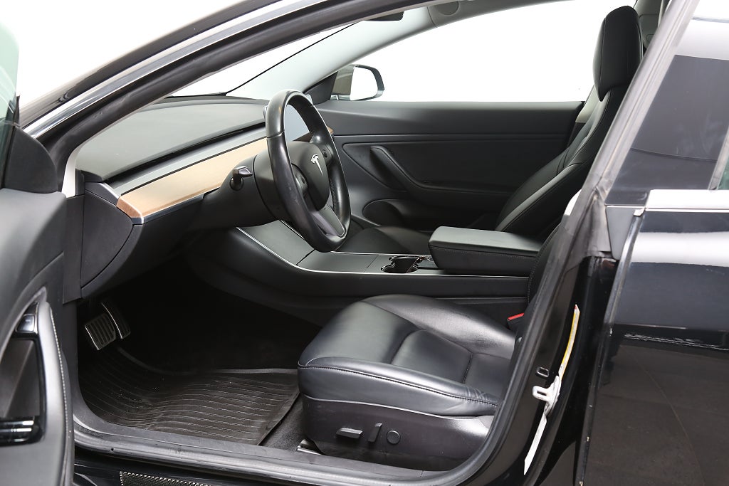 Tesla Model 3 Long Range AWD | Pano | B-Kamera | Skinn | 2019