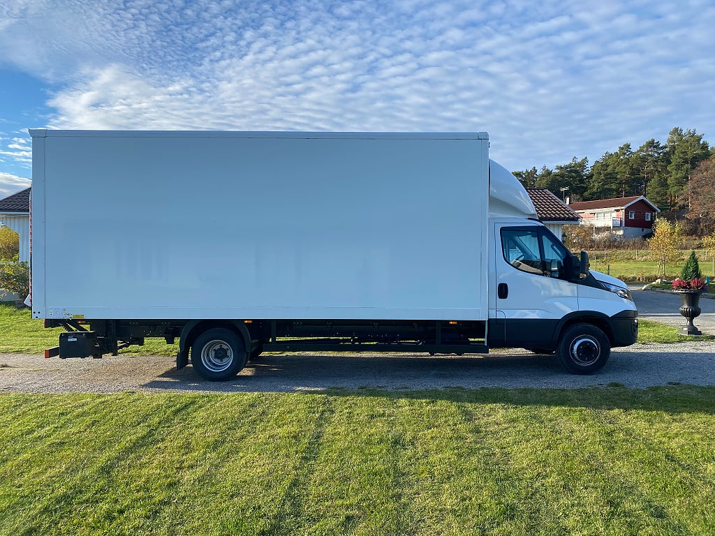 Iveco Daily 70C18 15pall, Bakgavellyft, Lastar 3t Euro6