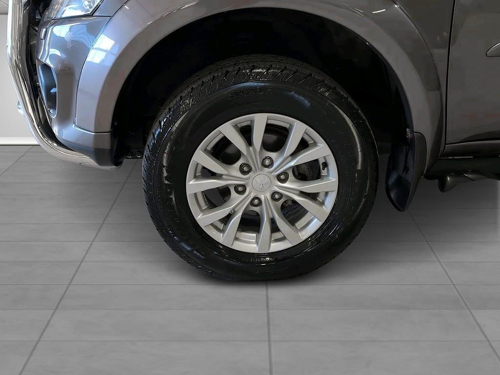 Mitsubishi L200 Dubbelhytt 2.5 4x4 178 hk kåpa Vhjul