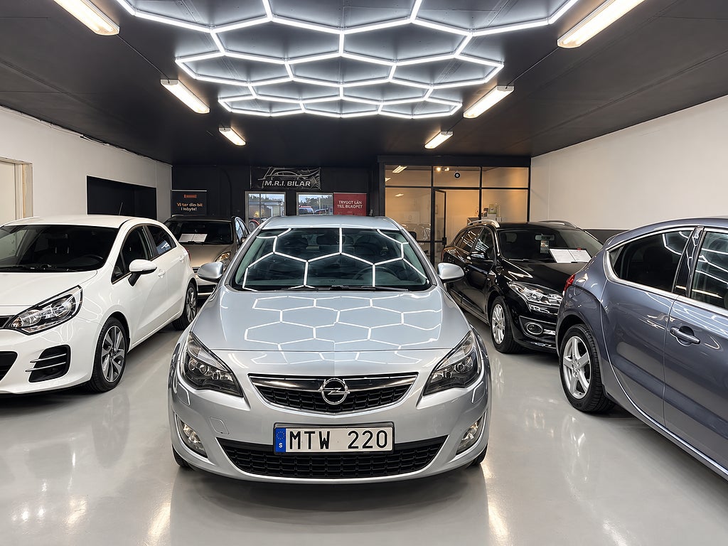Opel Astra Sports Tourer 1.4 Turbo Enjoy Euro 5 Ny servat