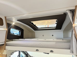 Husbil-alkov Adria CORAL XL 670 DK 13 av 29