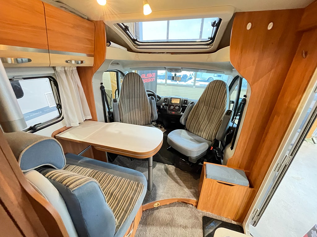 Hymer Compact 408 / Litium / B-kort / Höj och sänkbar säng /   - Hymer