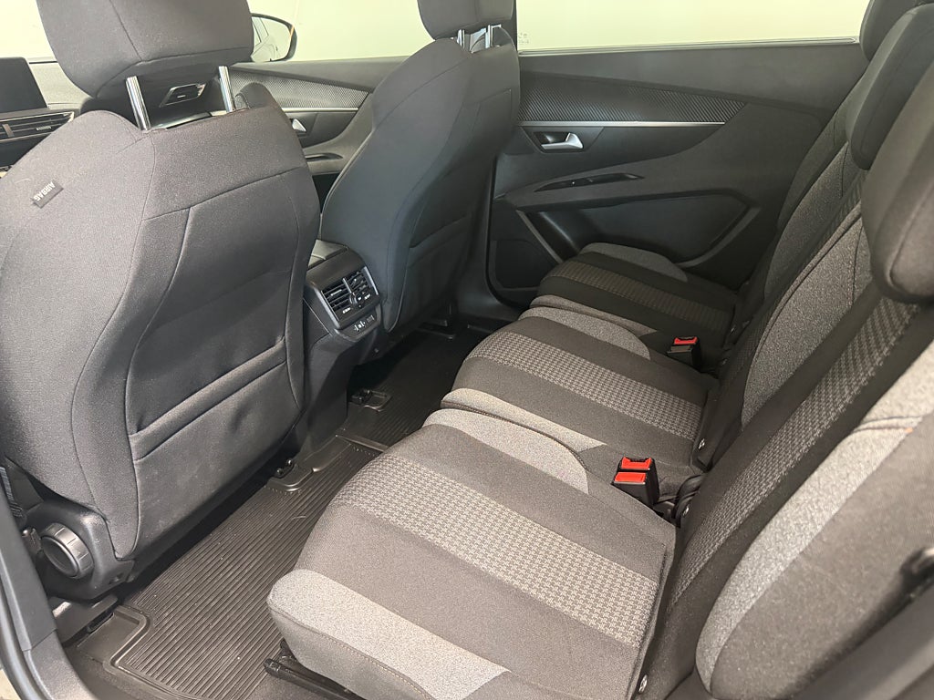 Peugeot 5008 7Sits 1.2 PT Active 130 SoV Hjul Presentkort ICA Maxi thumbnail