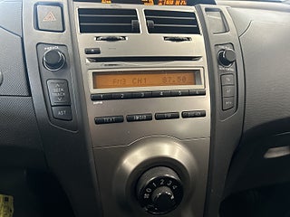 Toyota Yaris 5-dörrar 1.33 Dual VVT-i S&V-hjul Dragkrok Mok-värmare – bild 11