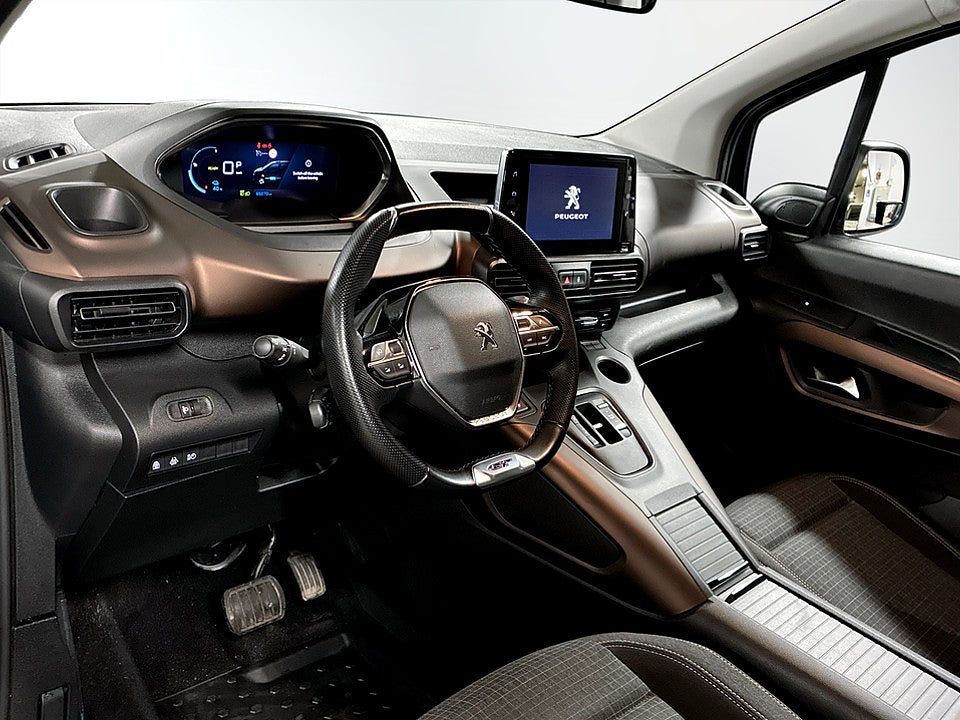 Bild på Peugeot e-Rifter GT 136hk Aut L2 7-SITS CARPLAY NAVI
