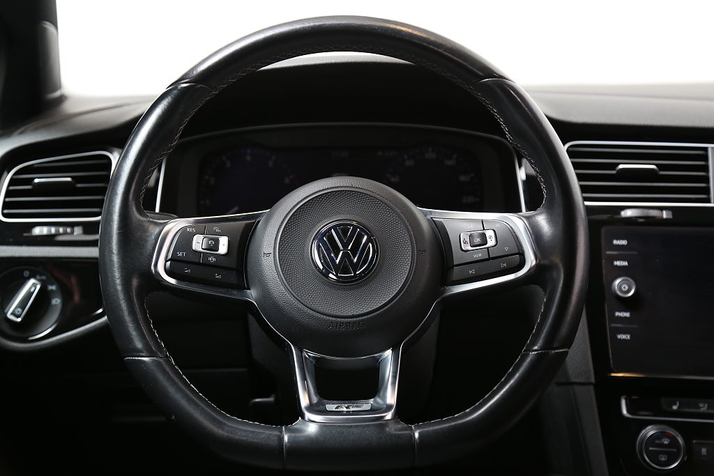 Volkswagen Golf 1,5 TSI R-Line DSG Sportscombi Cockpit Värmare Drag 2019