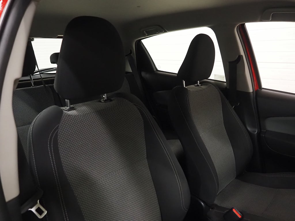 Toyota Yaris Hybrid e-CVT Edition Feel Backkamera Låga mil 2016