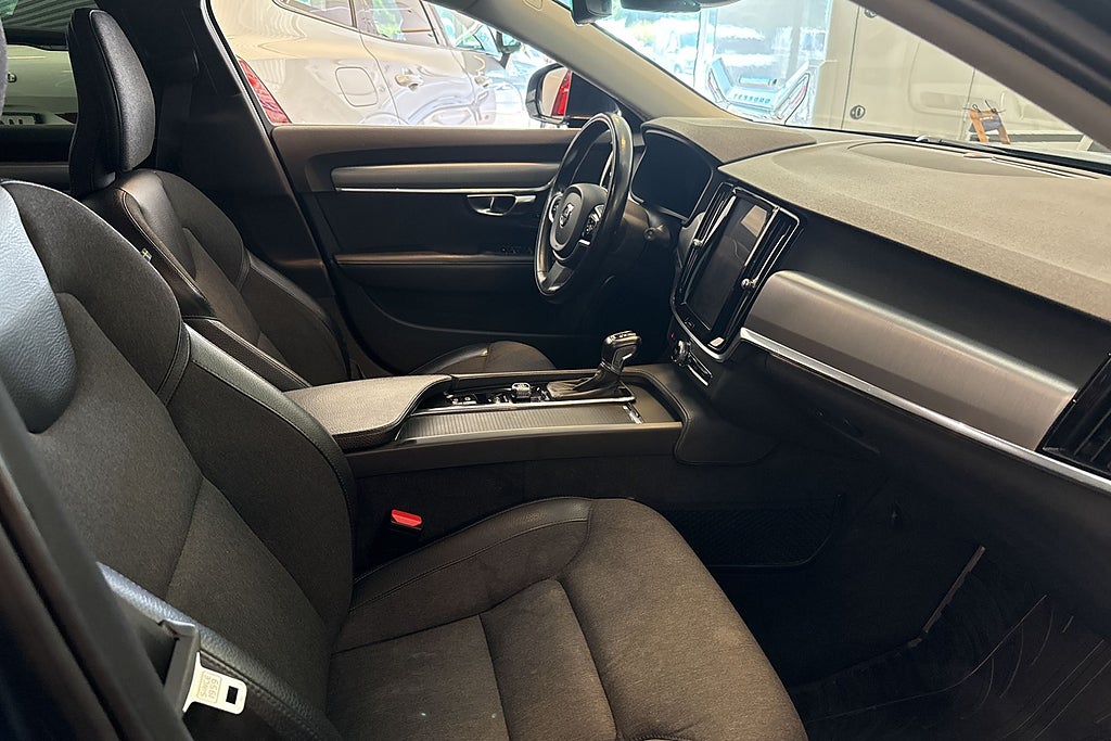 Volvo V90 D4 AWD Geartronic Momentum Kamera Drag Värmare Navi miniatyr 14