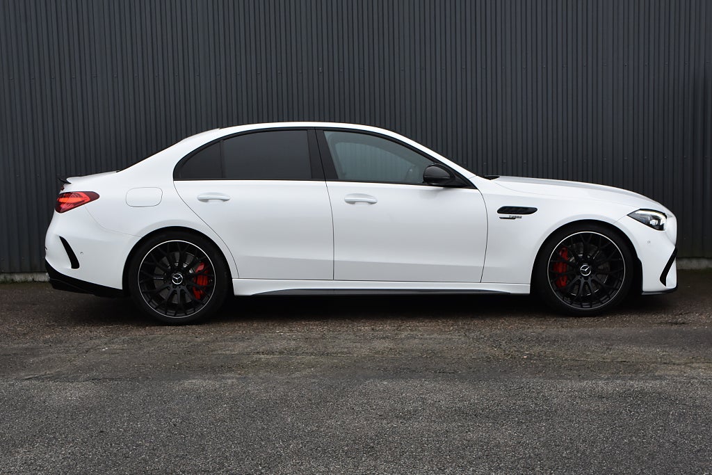 Mercedes-Benz C63 2024 - miniatyr 3