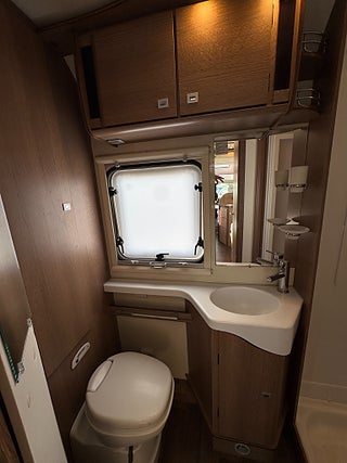 Husbil-halvintegrerad Mc Louis  MC4 75 12 av 21