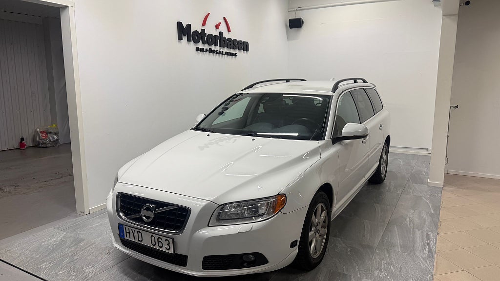 Volvo V70 T4F Powershift Momentum| Ny servad