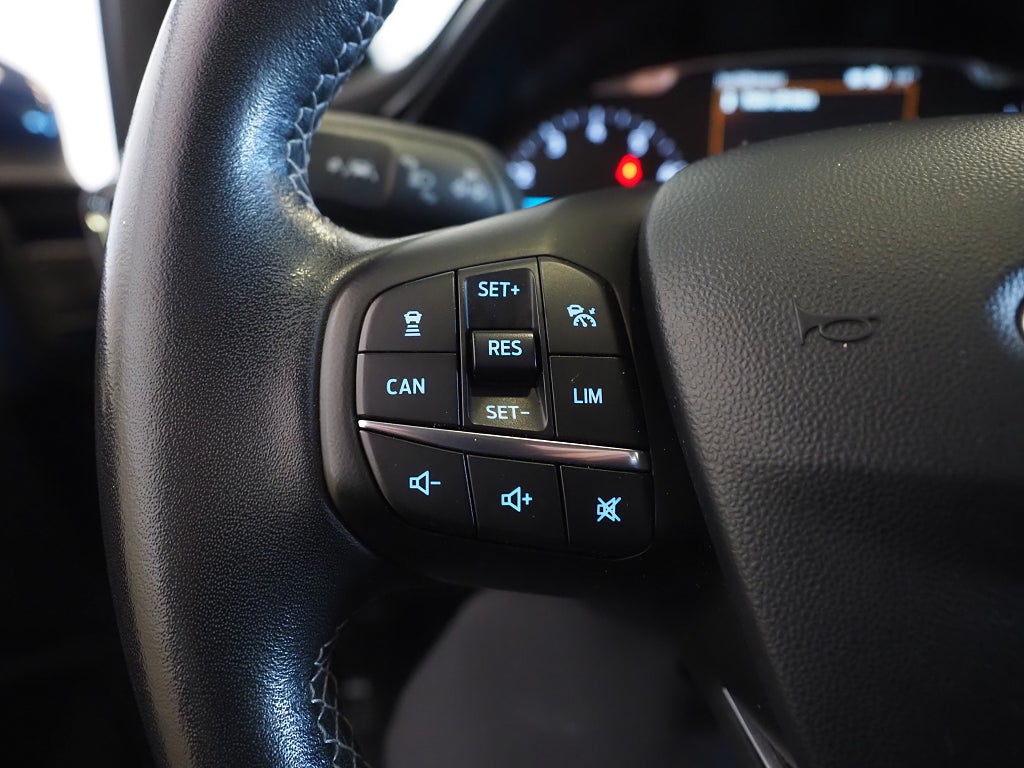 Ford Fiesta 1.0 EcoBoost 100hk Titanium Carplay Farthållare