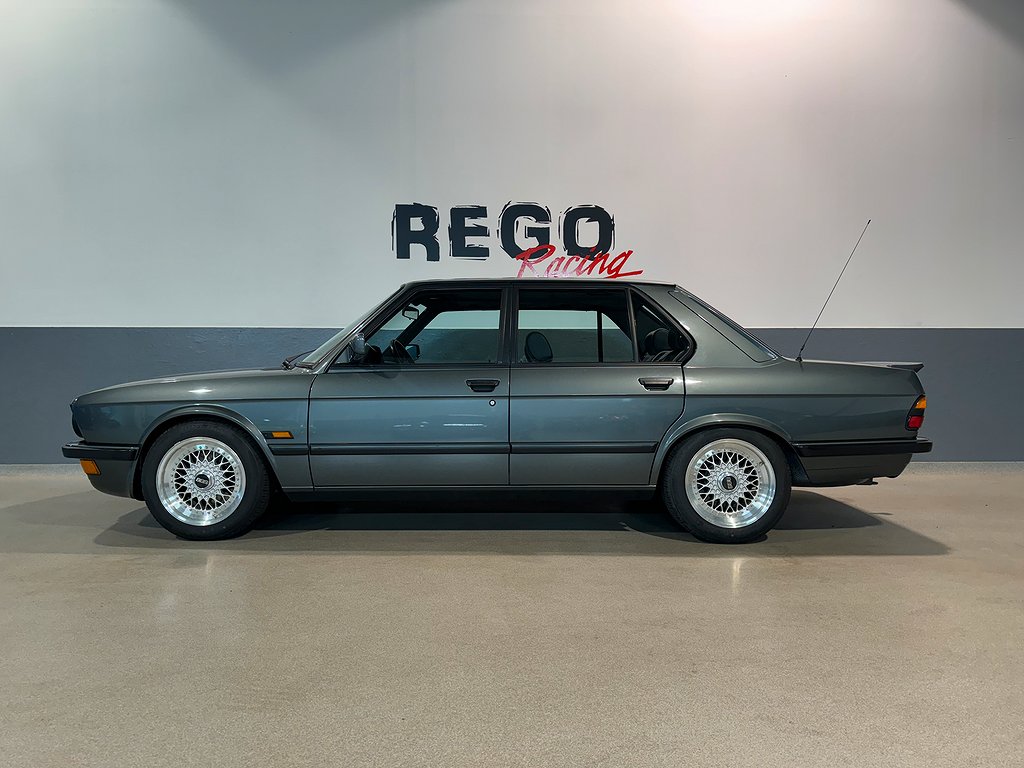 BMW 520 i E28 Låga mil, Entusiastbil 