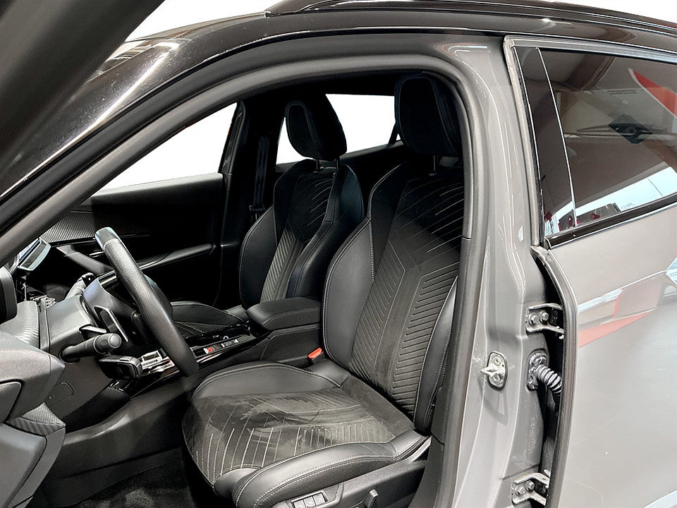 Bild på Peugeot 2008 GT 1.2 PT 130hk Aut B-KAMERA CARPLAY
