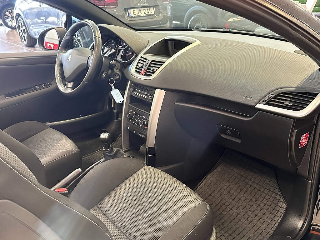 Peugeot 207 CC Active 1.6 VTi 120hk Nyservad Euro 5 thumbnail