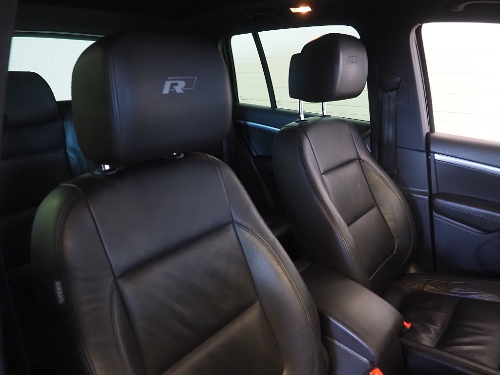 Volkswagen Tiguan 2.0 TDI 4Motion R-Line Pluspaket Pano Skinn Drag D-Värm 2015