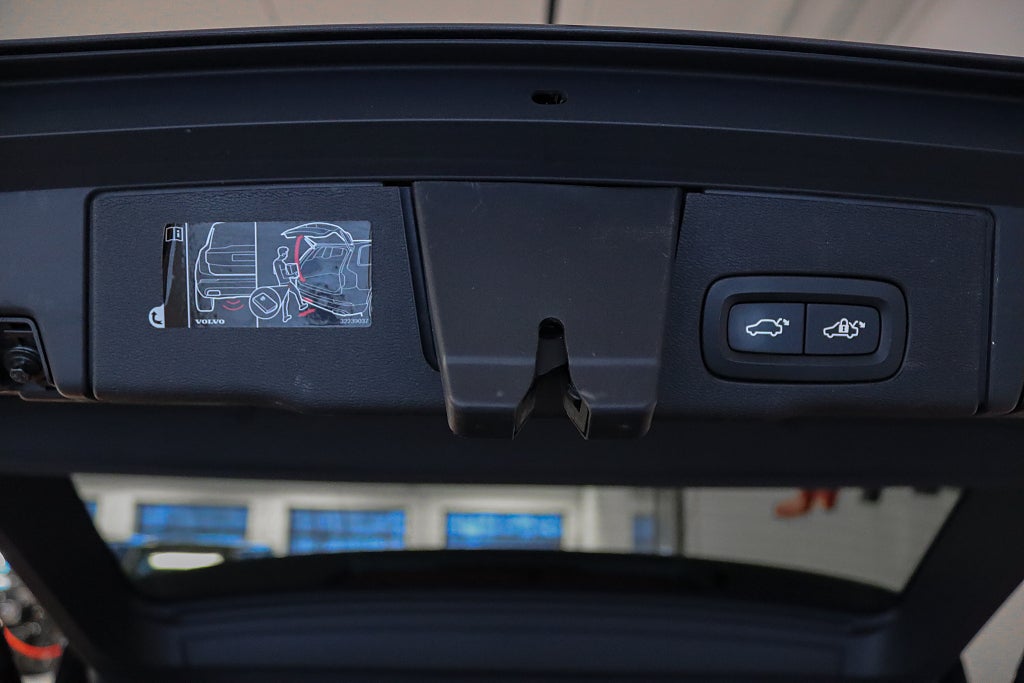 Volvo XC60 B5 AWD R-Design H/K Panorama HuD 360° Dragkrok VOC