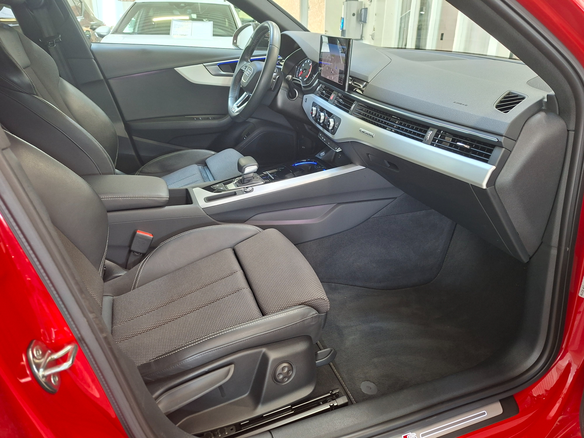 Audi A4 2023, photo 6/49