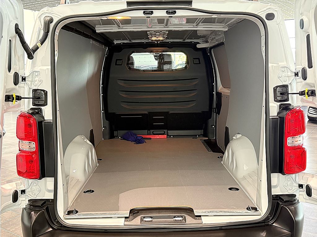 Bild på Opel Vivaro Business 2.0 BHDi 145hk L3 - B-KAMERA, DRAG